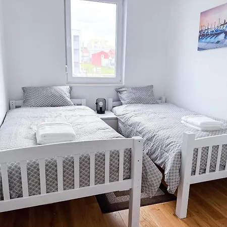 New 2 Bed, 1 Bath In Apartman *