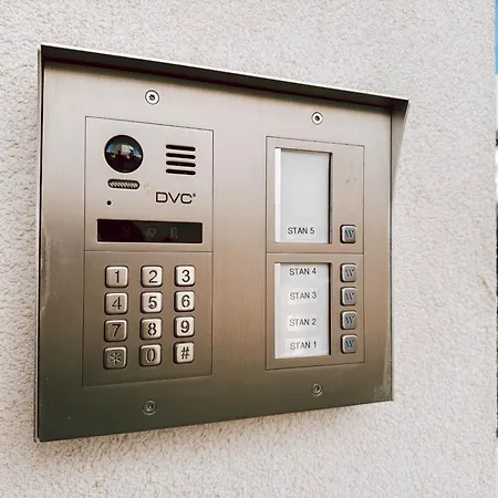 Апартаменти New 2 Bed, 1 Bath In