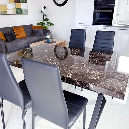 New 2 Bed, 1 Bath In Апартаменти Задар